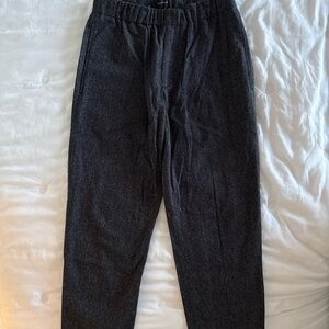 Club Monaco Men’s grey pants with Relaxed Fit and Soft Texture